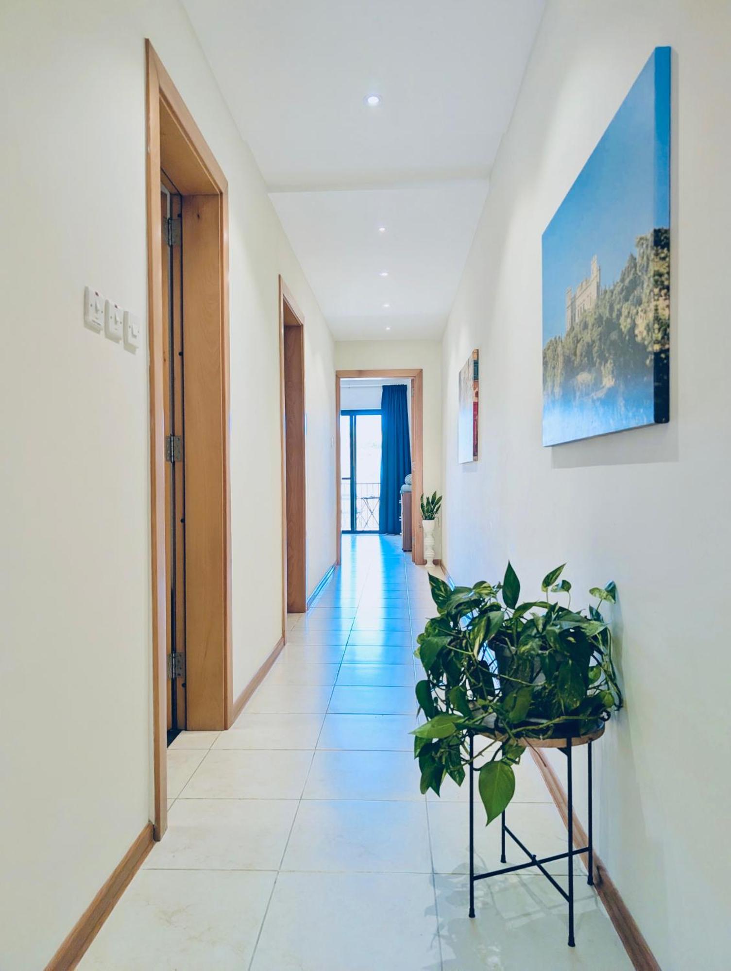Three Bedroom Apartment Manikata エクステリア 写真