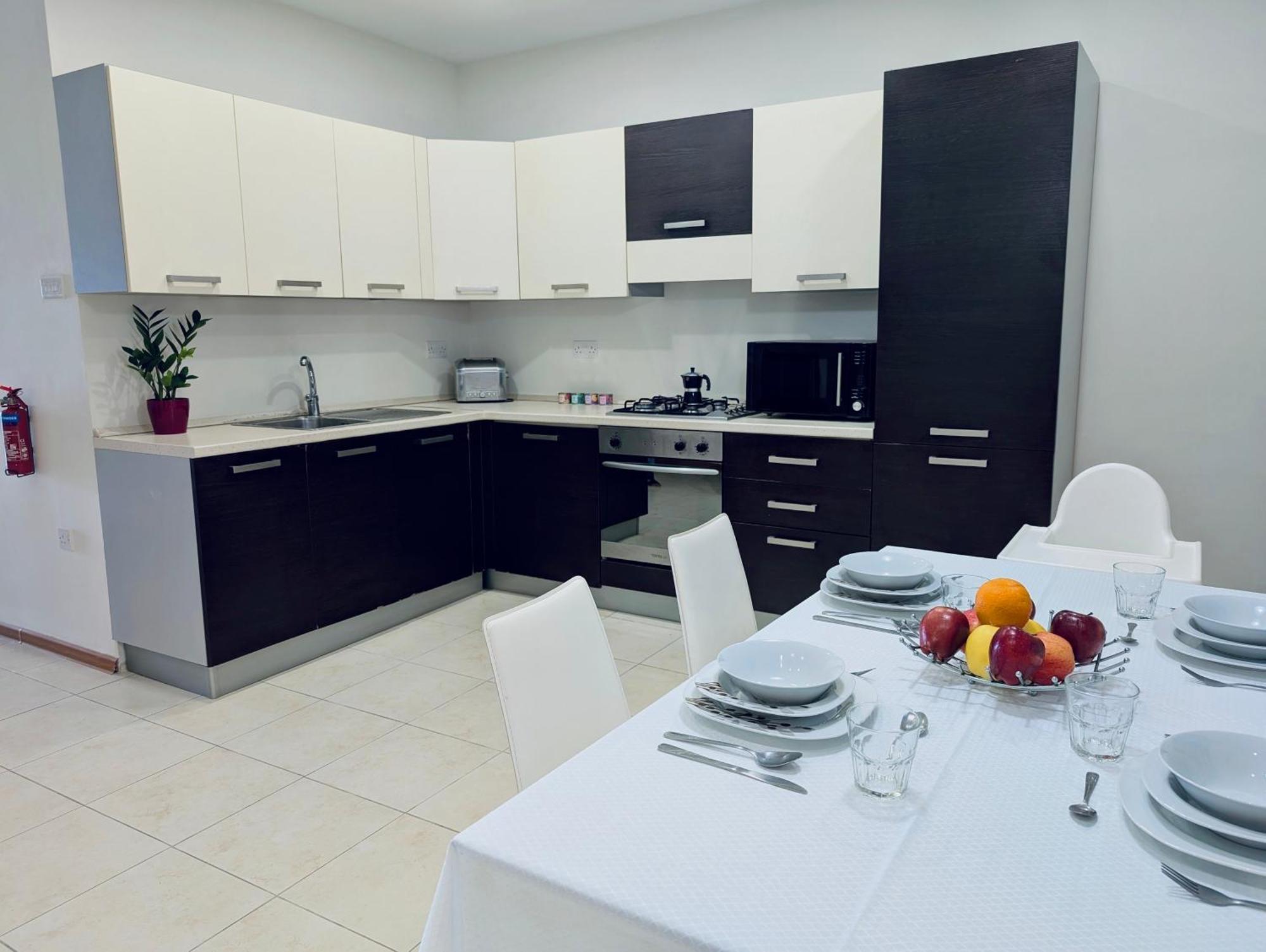 Three Bedroom Apartment Manikata エクステリア 写真